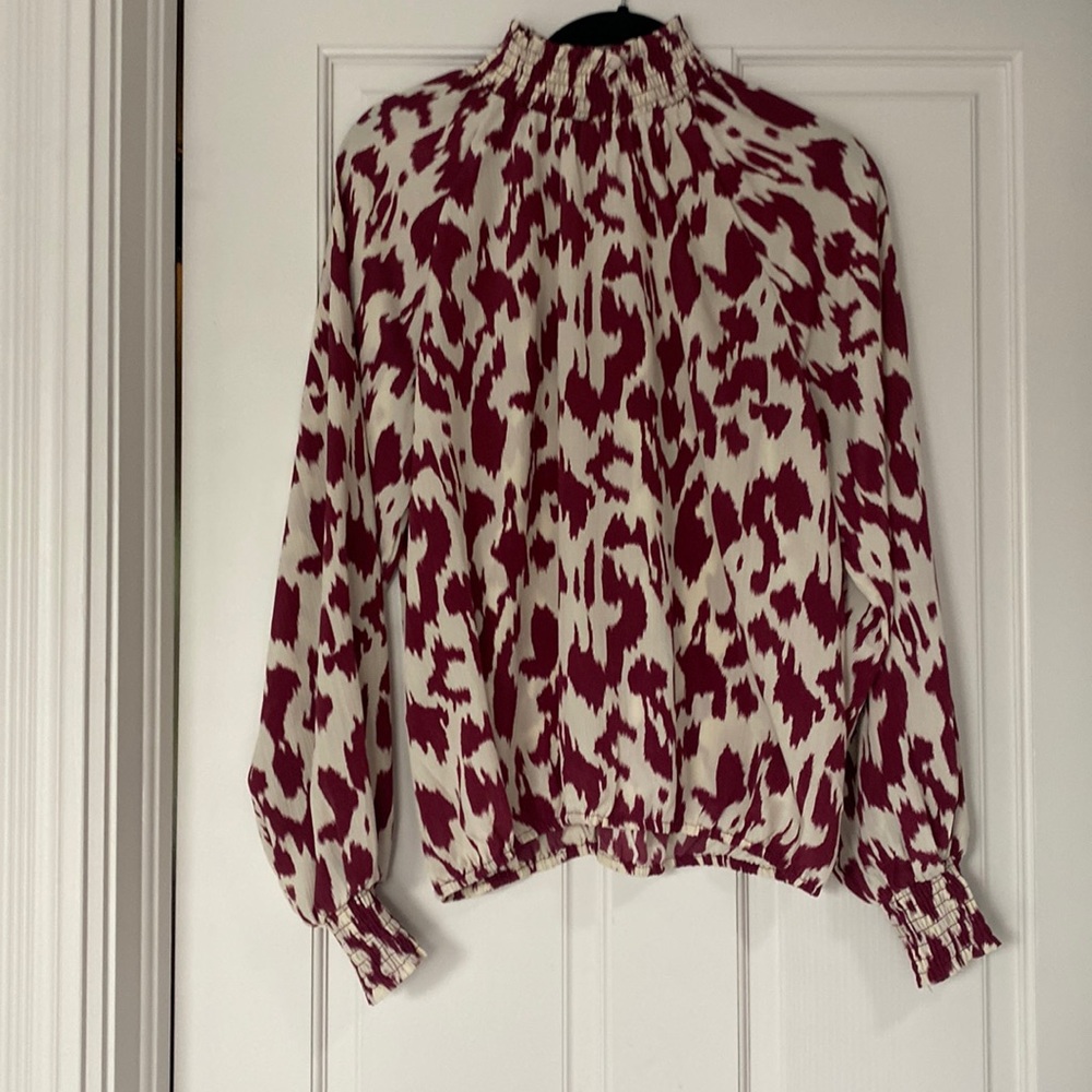 Alison Joy (Evereve brand) semisheer blouse. Abstract pattern in magenta & cream